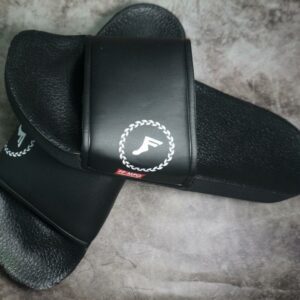 Sandals / Slides